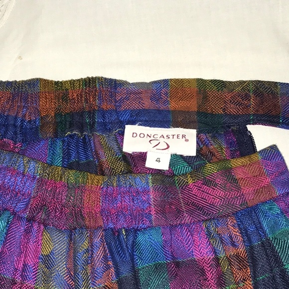 Vintage Doncaster 2 piece suit, imported fabric, top size 6, skirt size 4 - Picture 8 of 8